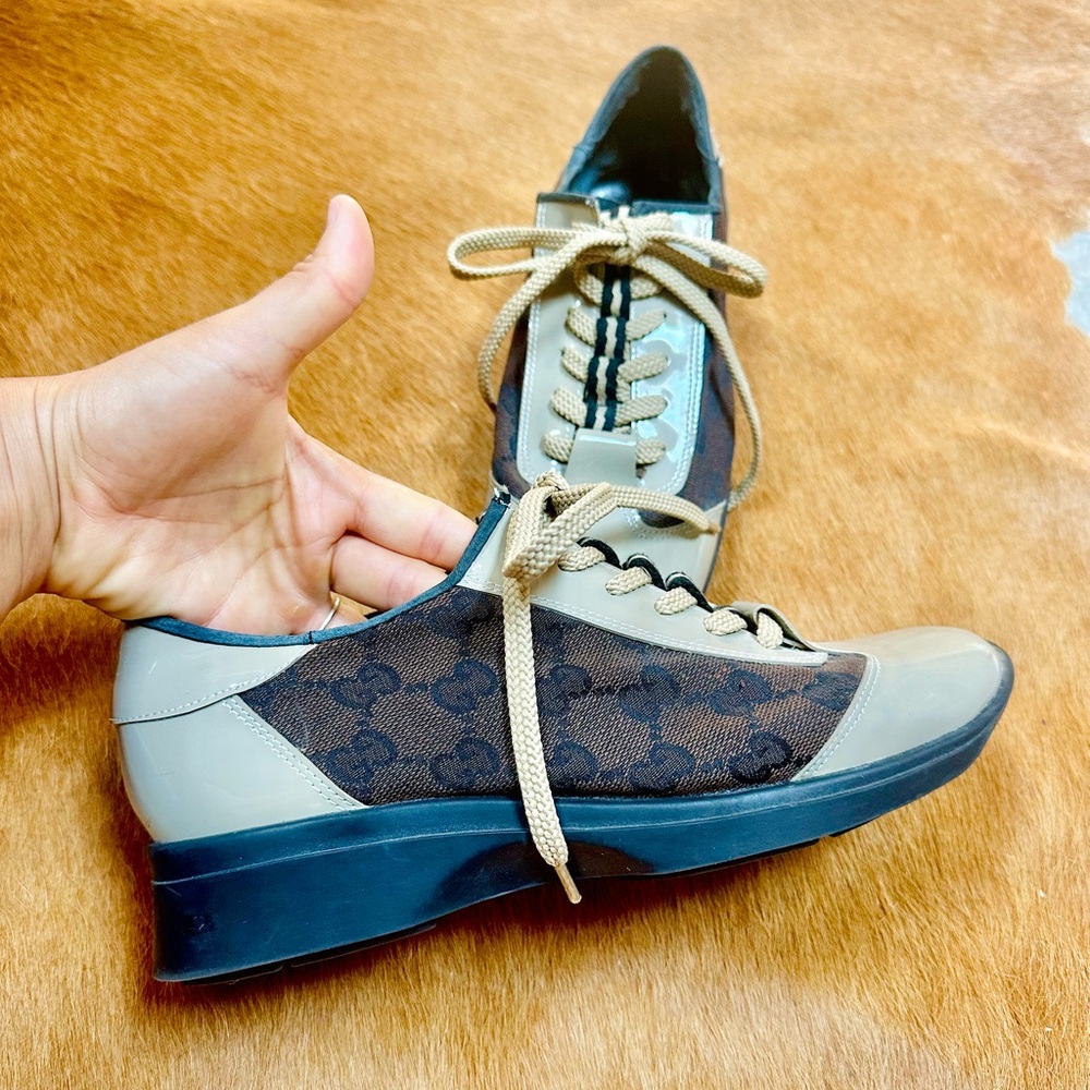 Vintage Gucci women’s sneakers 245 Or US 9